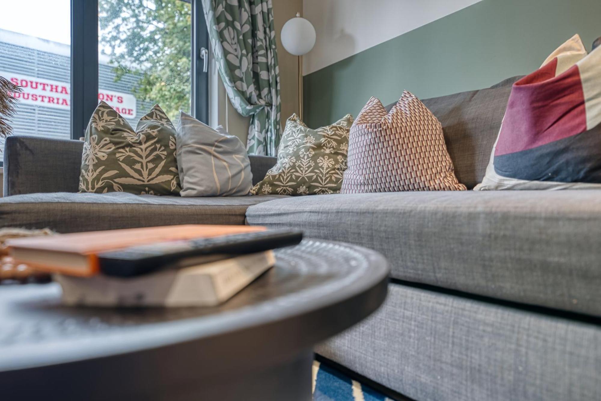 1 Bedroom Ocean Village Luxurious, Stylish & Cosy Apartment, Central Location In Southampton, Sleeps 4 - Summer Special Offer! - By Blue Puffin Stays Екстериор снимка
