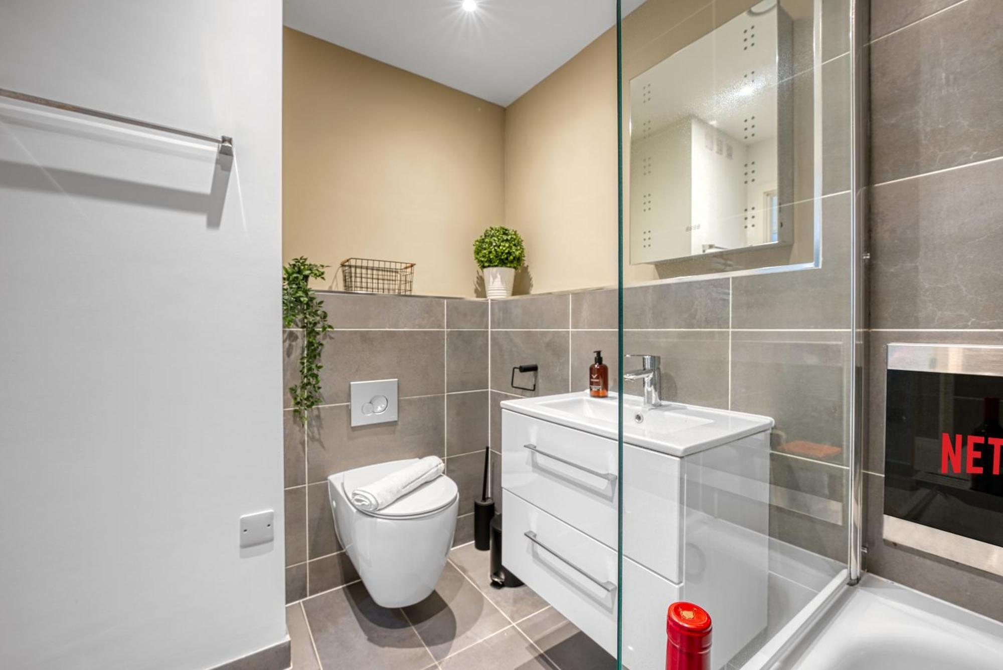 1 Bedroom Ocean Village Luxurious, Stylish & Cosy Apartment, Central Location In Southampton, Sleeps 4 - Summer Special Offer! - By Blue Puffin Stays Екстериор снимка