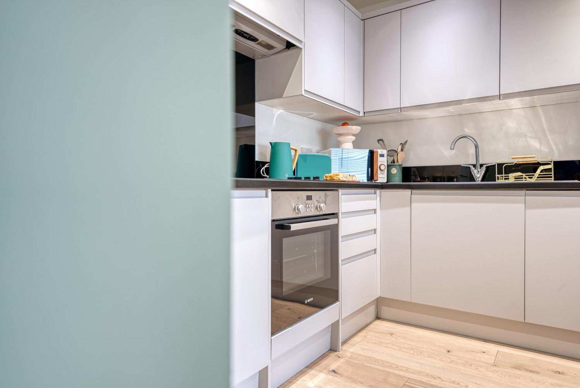 1 Bedroom Ocean Village Luxurious, Stylish & Cosy Apartment, Central Location In Southampton, Sleeps 4 - Summer Special Offer! - By Blue Puffin Stays Екстериор снимка