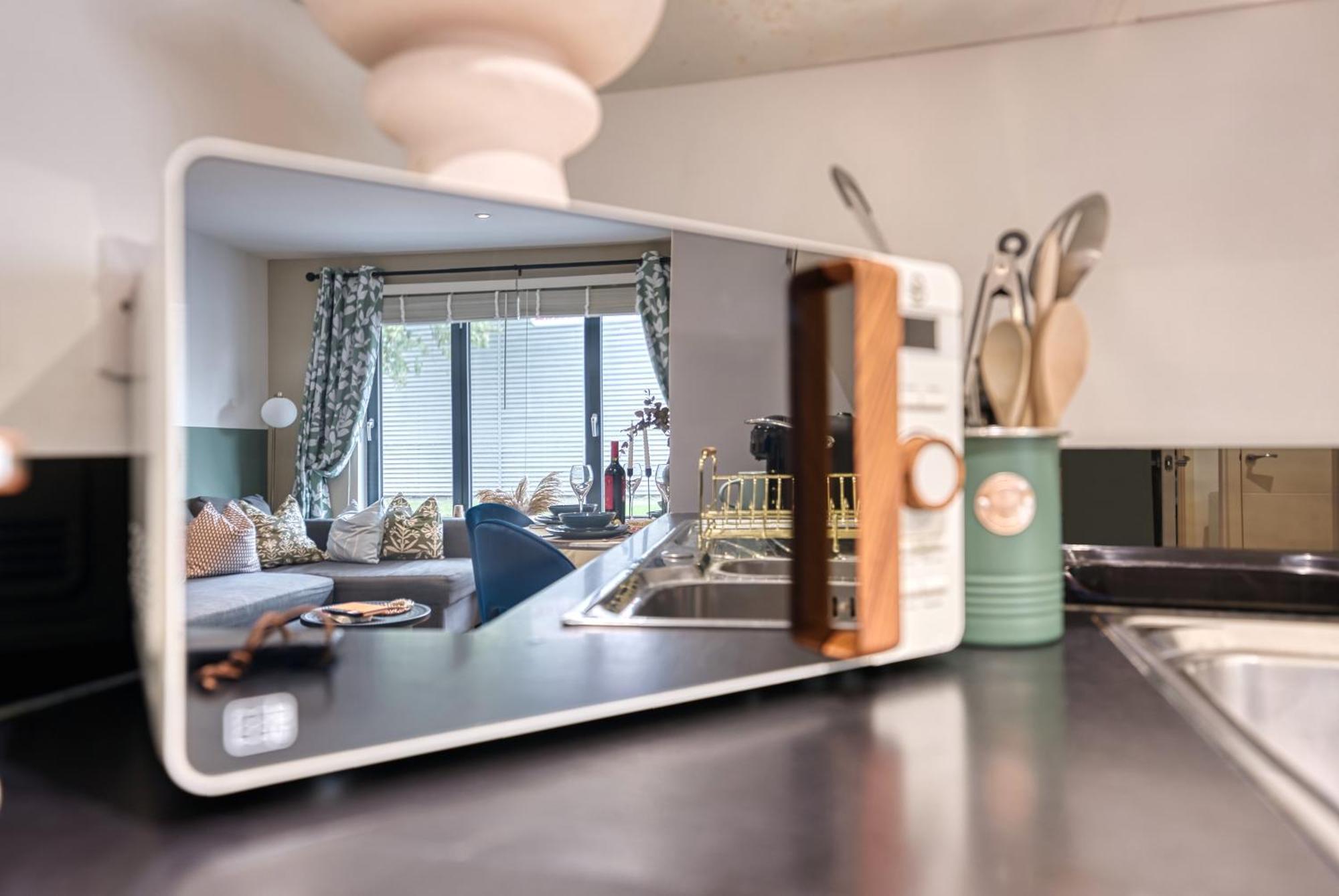 1 Bedroom Ocean Village Luxurious, Stylish & Cosy Apartment, Central Location In Southampton, Sleeps 4 - Summer Special Offer! - By Blue Puffin Stays Екстериор снимка