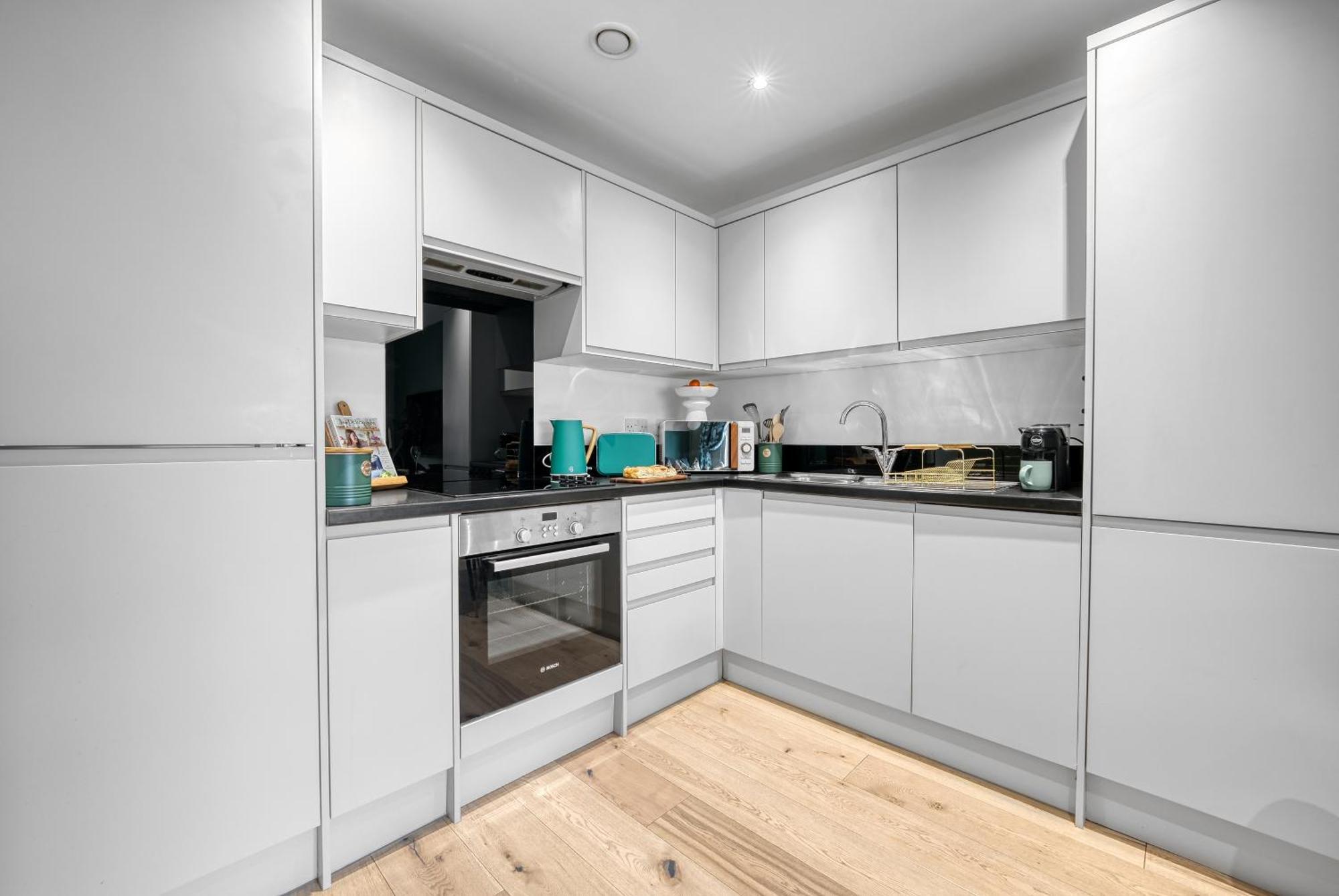 1 Bedroom Ocean Village Luxurious, Stylish & Cosy Apartment, Central Location In Southampton, Sleeps 4 - Summer Special Offer! - By Blue Puffin Stays Екстериор снимка