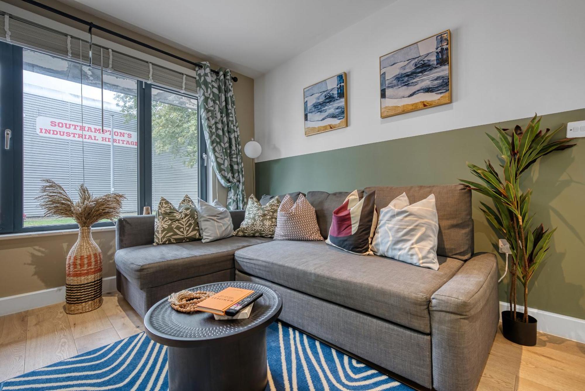 1 Bedroom Ocean Village Luxurious, Stylish & Cosy Apartment, Central Location In Southampton, Sleeps 4 - Summer Special Offer! - By Blue Puffin Stays Екстериор снимка